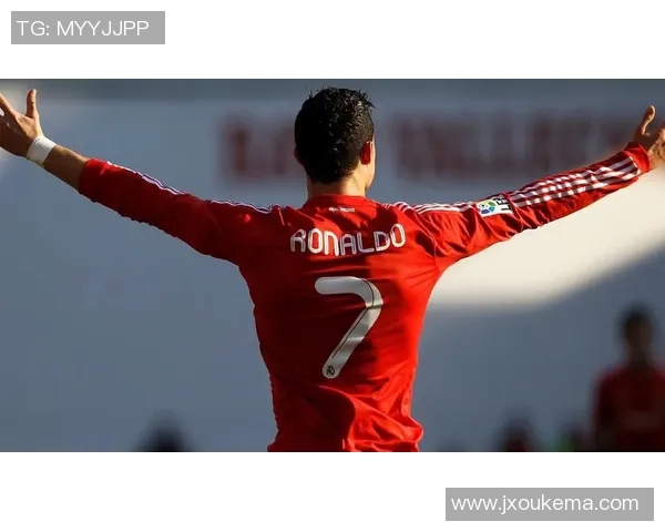 足球明星的华丽瞬间与精彩动作集锦全景展示